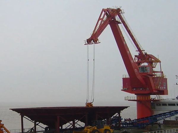 甲板起重機