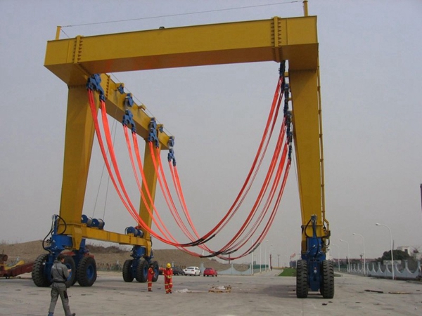 湖北武漢游艇搬運(yùn)機(jī)公司游艇搬運(yùn)機(jī)可加裝自折疊裝置
